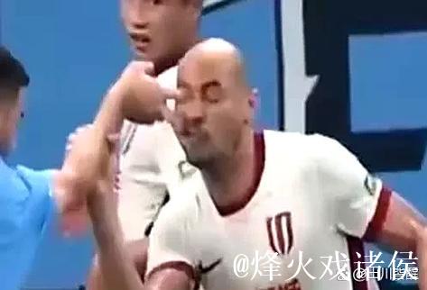 火记怒批：裁判判罚离谱至极，这场比赛丢人了